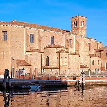 Chiesa Apartment *